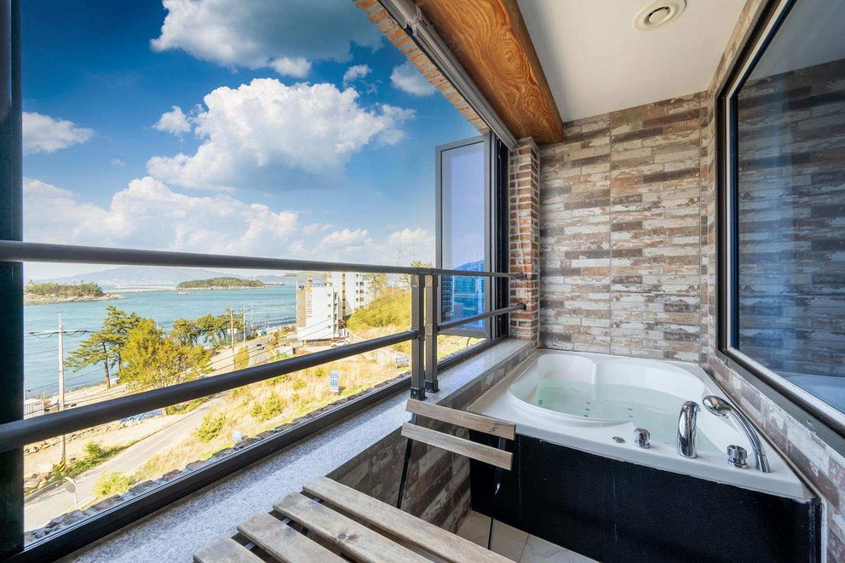 Yeosu View Foret Pension Экстерьер фото