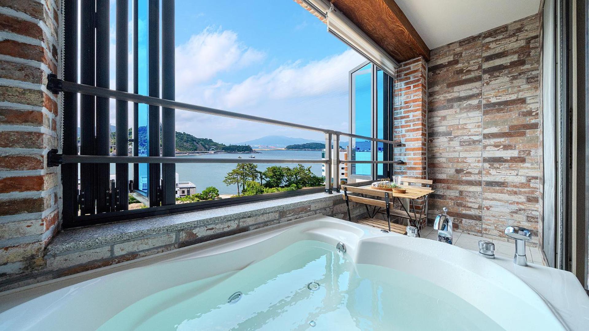 Yeosu View Foret Pension Экстерьер фото